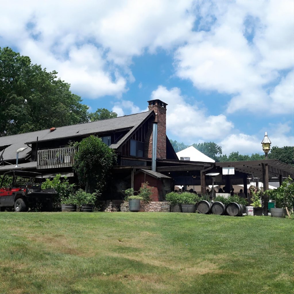 House and lawn at Benmarl Winery in the Hudson Valley during a chauffeured wine tasting tour from Westchester County.